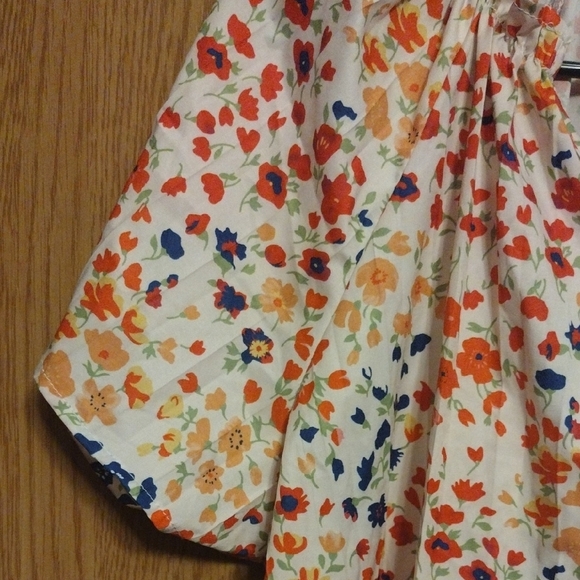 Vibrant Floral V-Neck Blouse​ - Picture 4 of 5